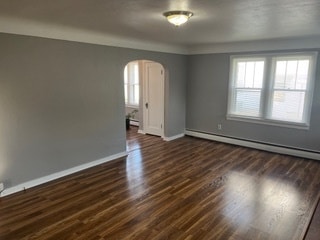 Building Photo - 209 E Oak St