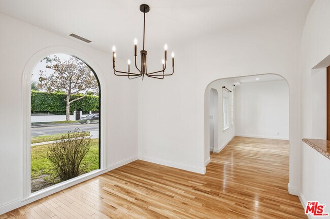 Building Photo - 525 N Crescent Heights Blvd