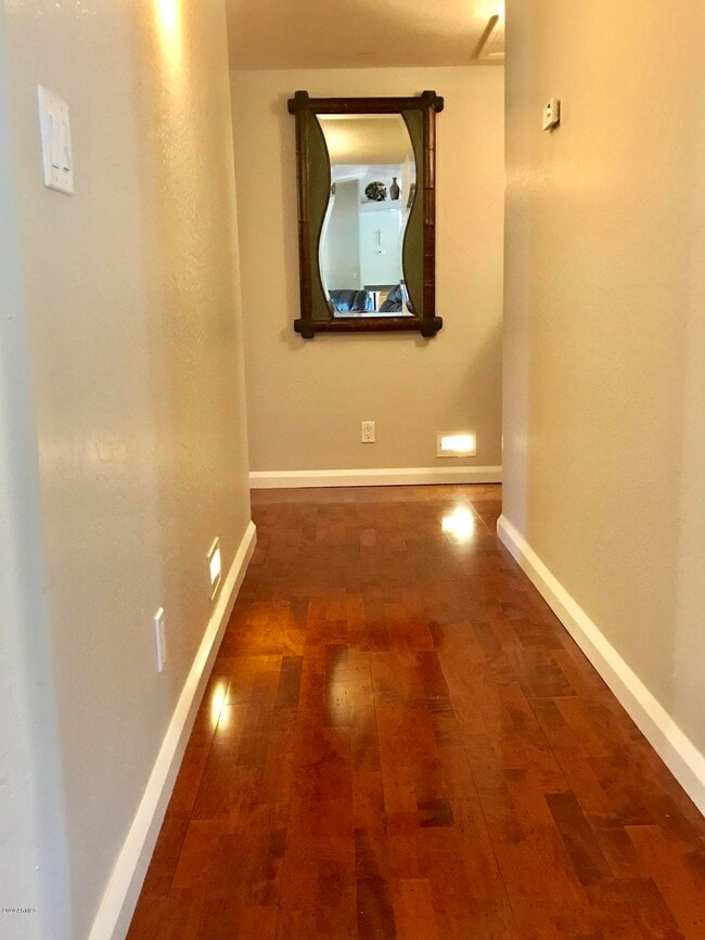 Building Photo - 185 E Cercado Ln