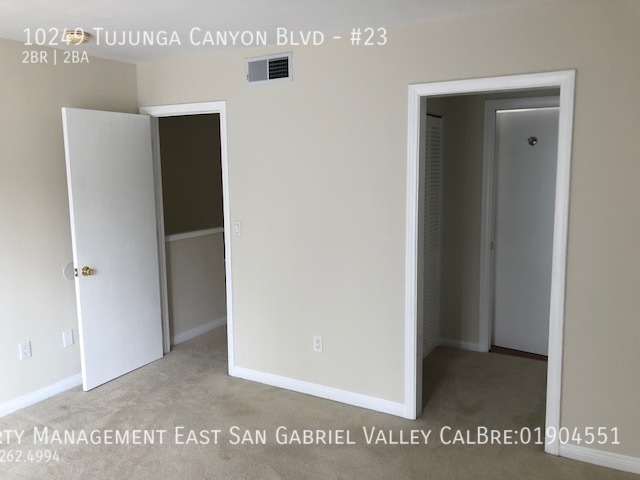 Building Photo - GORGEOUS REMODELED TWO BEDROOM CONDO IN TU...