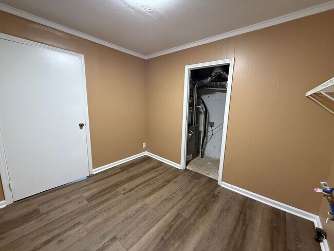 Building Photo - 4 Bedrooms, 2 Bathrooms - Home in Rome!