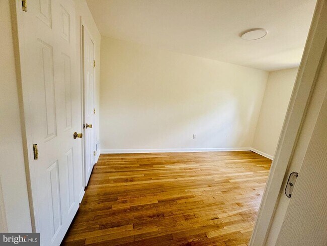 Building Photo - 2239 Southorn Rd