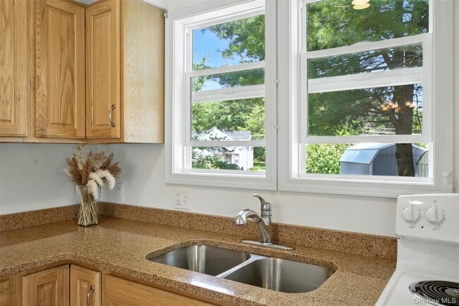 Building Photo - 190 Continental Rd