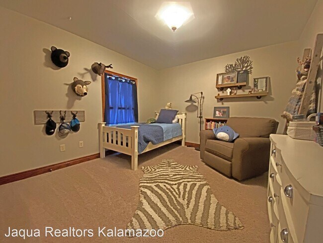 Building Photo - 4 br, 3.5 bath House - 7270 Owen Drive