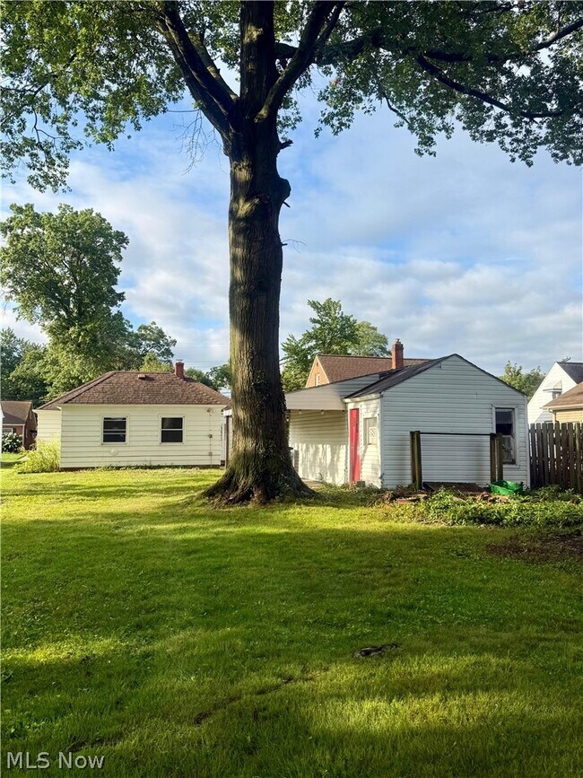 Building Photo - 5363 Summit Rd