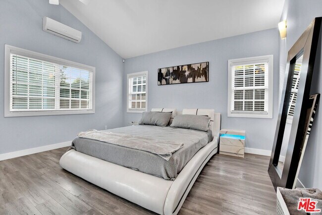 Building Photo - 8345 White Oak Ave