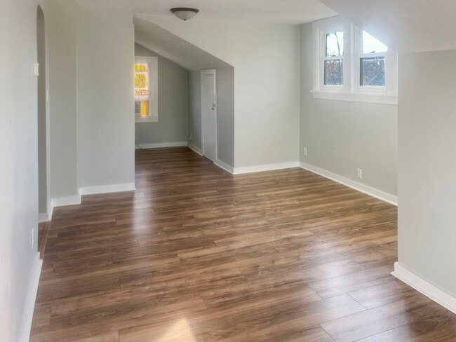 Building Photo - 935 E Ft Wayne St