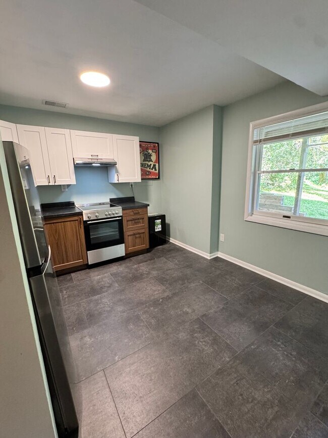 Building Photo - Spacious 4-Bedroom Home with 2 Kitchens | West Ann Arbor