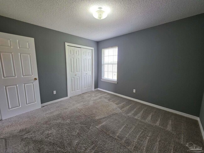 Building Photo - 6024 Yellow Rose Dr