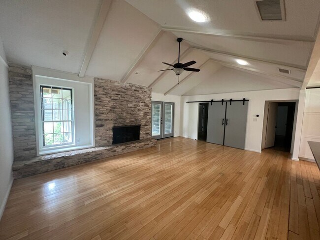 Primary Photo - Cherry Creek Charmer!