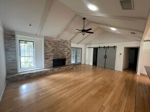 Building Photo - Cherry Creek Charmer!