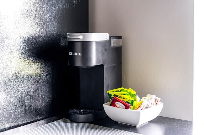 Building Photo - 605 Dennison Ave