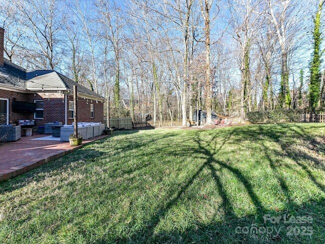 Building Photo - 6915 Pleasant Dr