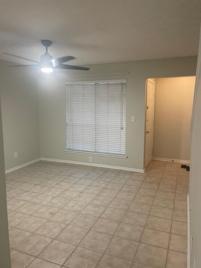 Building Photo - 6822 Glenridge Dr