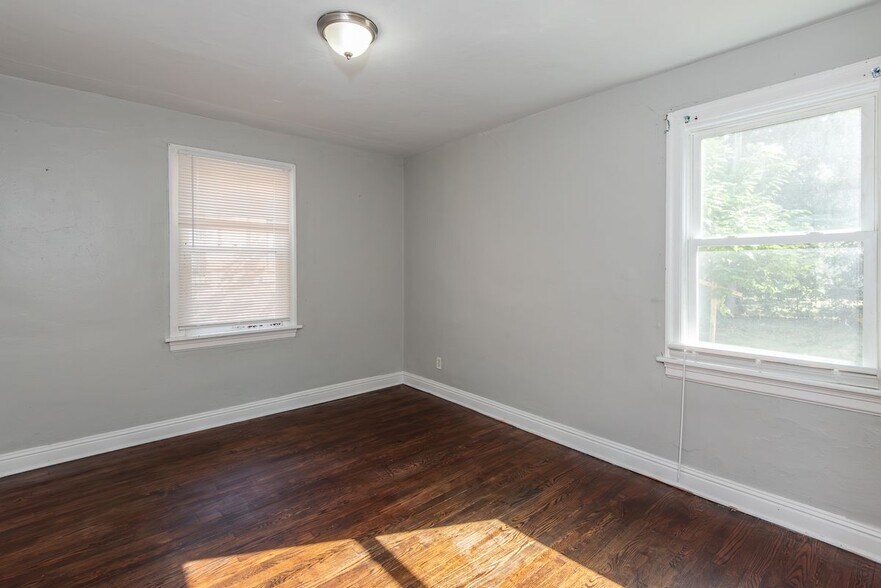 Building Photo - 320 Henquin Dr