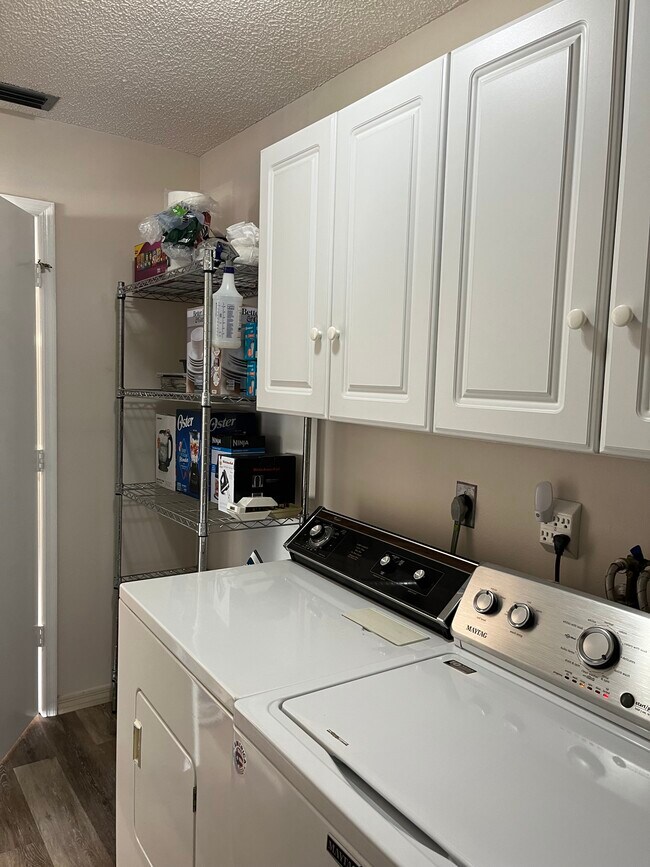 Building Photo - 3193 Desoto Dr