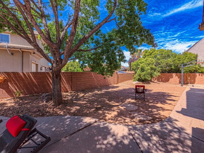 Building Photo - 2478 E Springs Dr