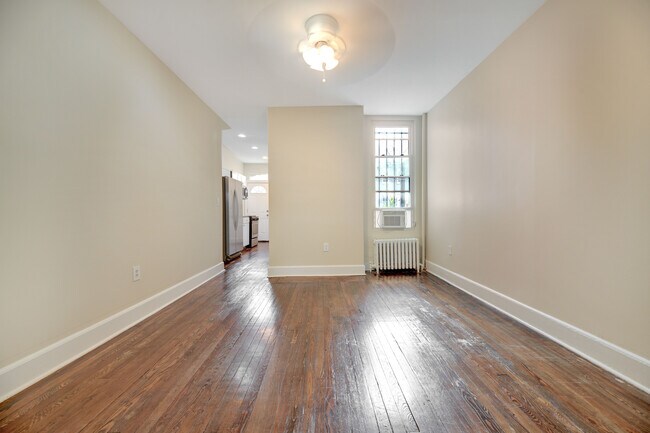 Building Photo - 618 Columbia Rd NW