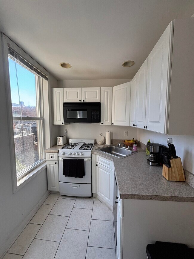 Building Photo - 409 Bloomfield St