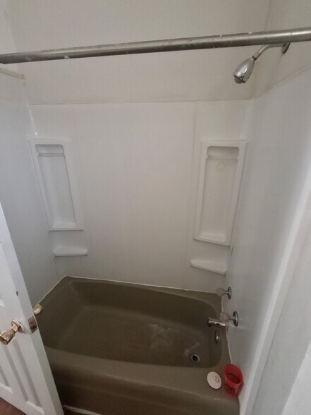 Building Photo - 1558 N Main St