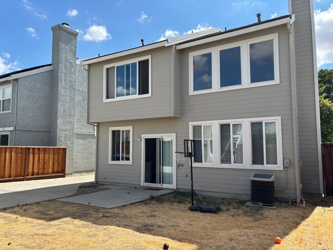 Building Photo - Terrific Brentwood Neighborhood steps from...