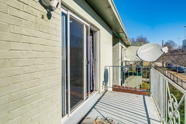 Building Photo - 450a Condon Terrace SE