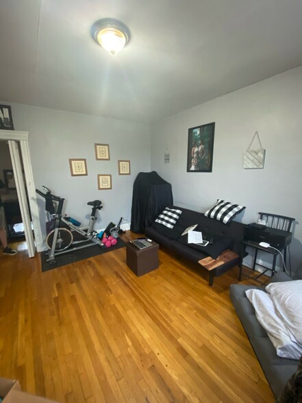 Building Photo - 378 Riverway