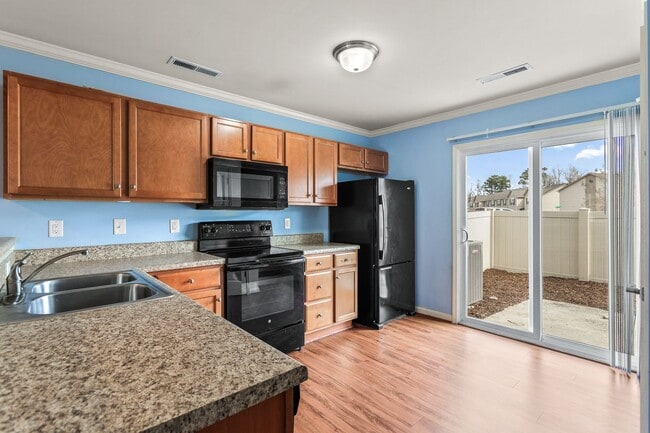 Building Photo - 404 Sullivan Loop Rd