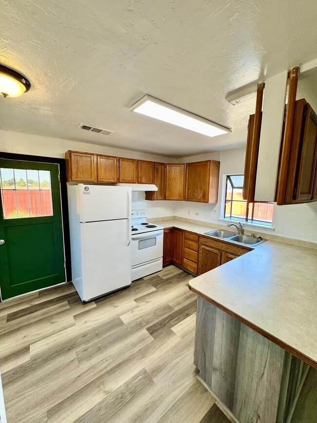 Building Photo - Charming Country Retreat Surrounded by Orc...
