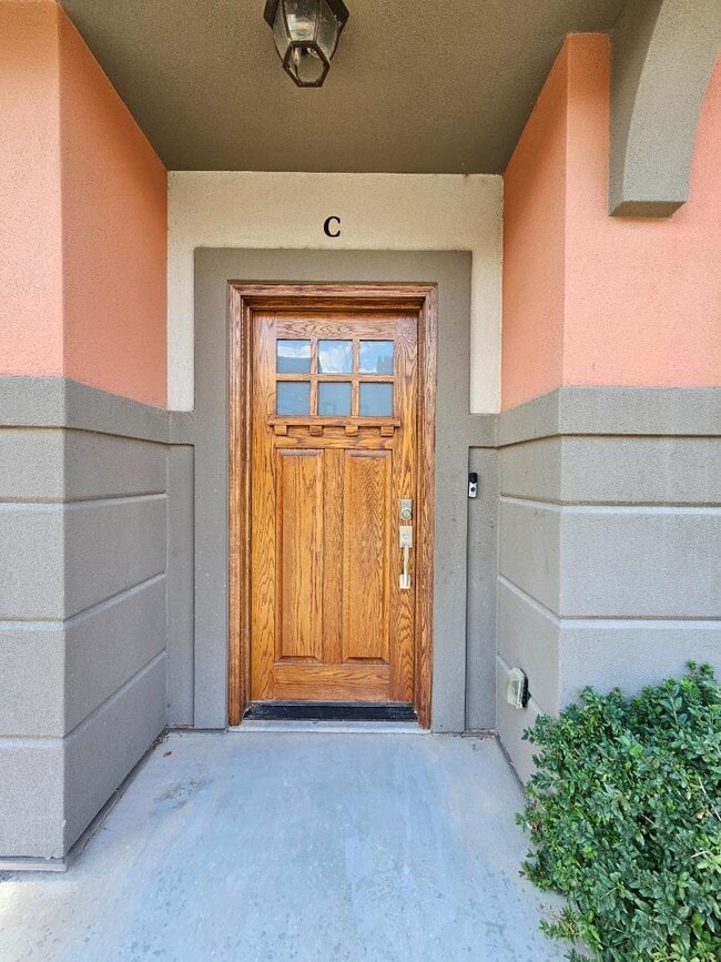 Building Photo - 876 S Lincoln Ave