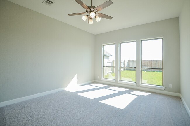 Building Photo - 7610 Blue Finch Ln