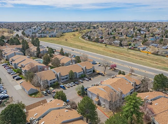 Building Photo - 908 S Walden Way