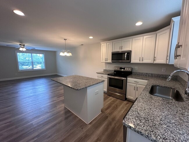 Building Photo - Modern 3BR/2.5BA Duplex – Perfect Location...