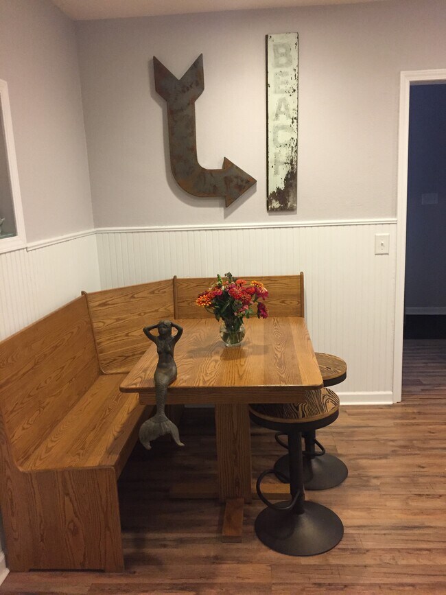 Building Photo - 420 Cartwright St