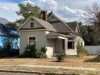 Building Photo - Charming & Spacious Home Near Gonzaga – Id...