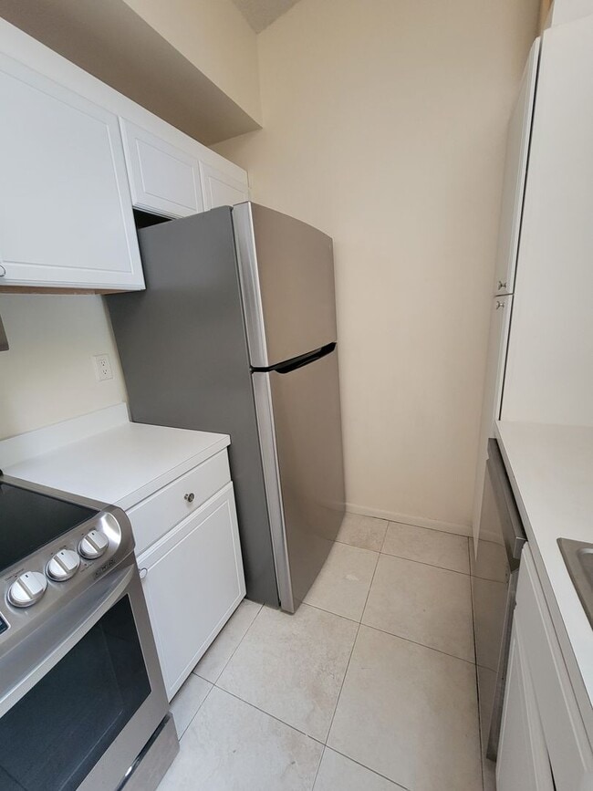 Building Photo - 2500 SE Anchorage Cove