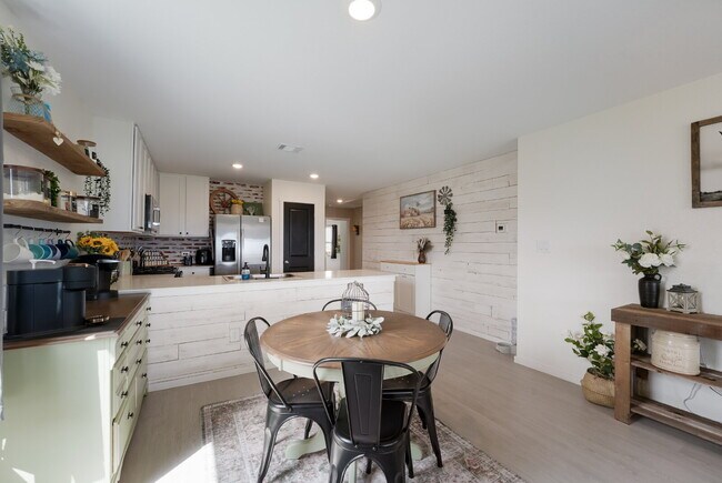 Building Photo - "NO RENT UNTIL SEP 1! Charming 4-Bedroom Oasis with 2 Full Baths in Converse - 1500 Sq Ft of Comf...