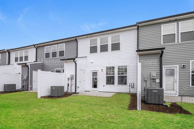 Building Photo - 22 Anastasia St