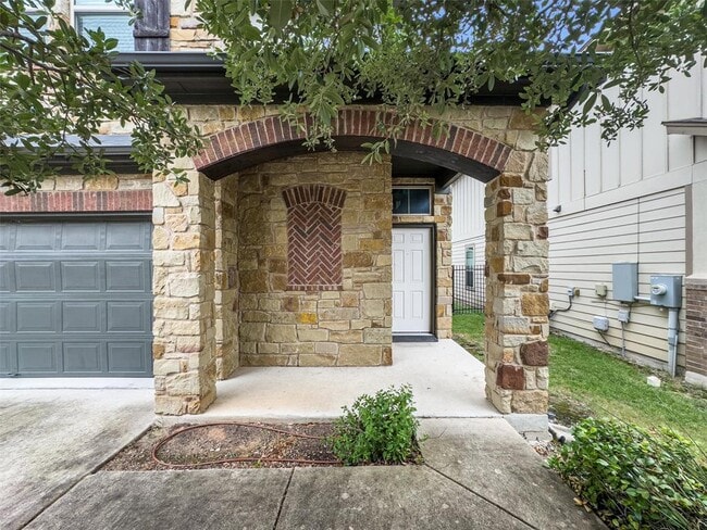Building Photo - 905 Firebranch Trail
