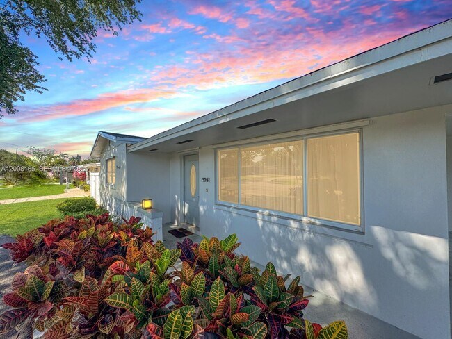 Building Photo - 5051 SW 93rd Ave