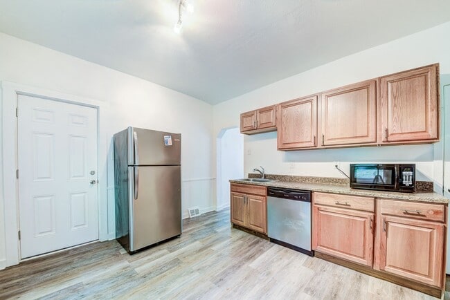 Building Photo - 24 Penelope St