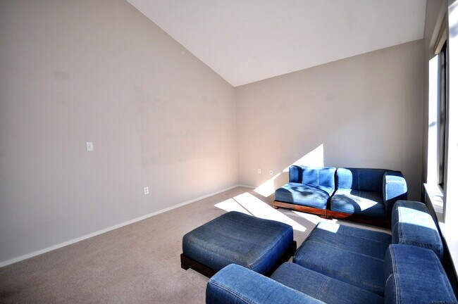 Building Photo - 16 Applewood Ln
