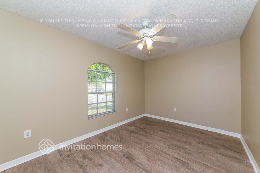 Building Photo - 3405 5th Dr W