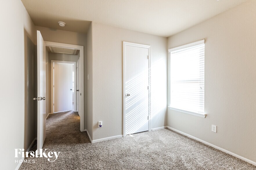 Building Photo - 7909 Big Oak Dr