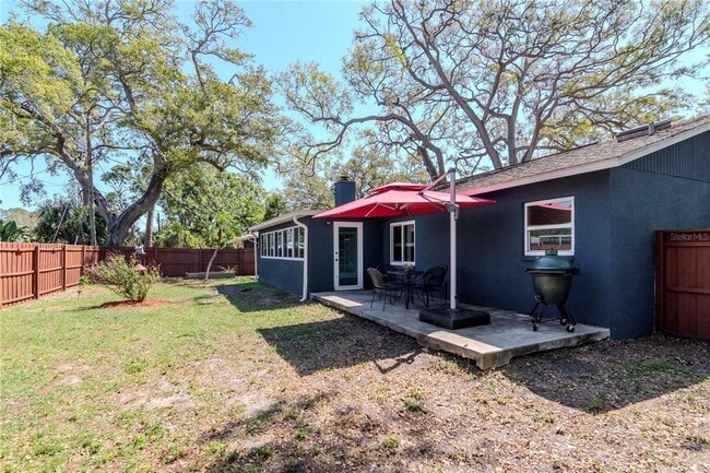 Building Photo - 912 Lakewood Dr