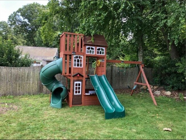 Building Photo - 115 Grove St