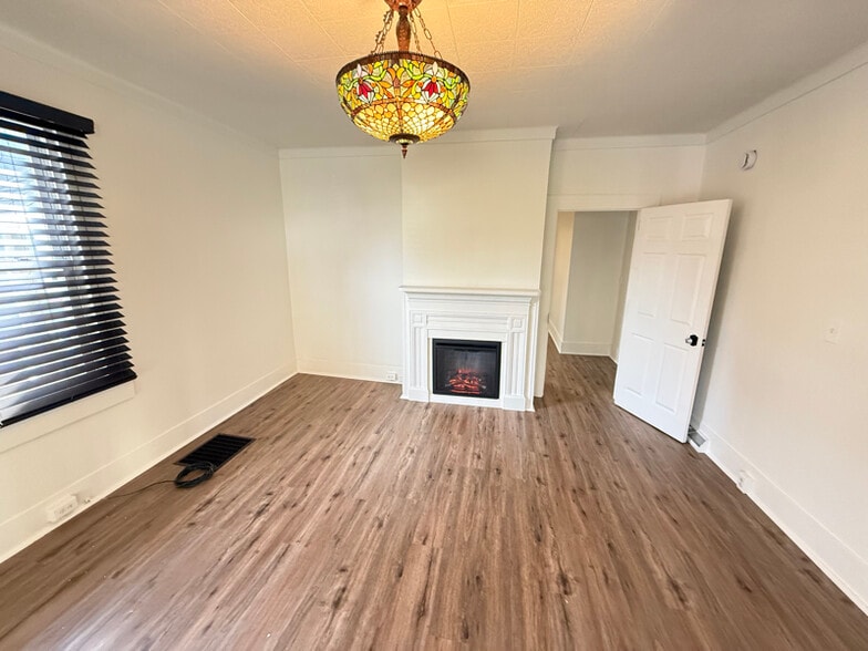 Building Photo - 1051 Elk St