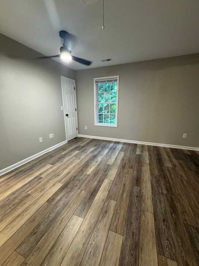 Building Photo - 1232 Camelot Ct