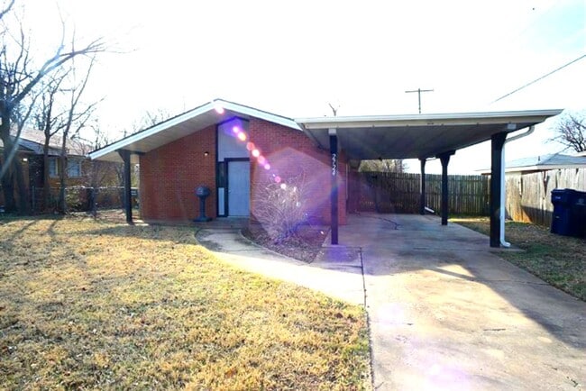 Building Photo - 2724 NW 48th St