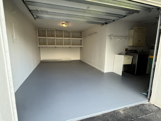 Building Photo - Lakewood - just 10minutes to Downtown Naples!